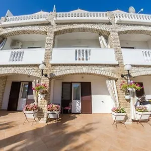 https://pansion-tony-pag.hotelinzadar.com